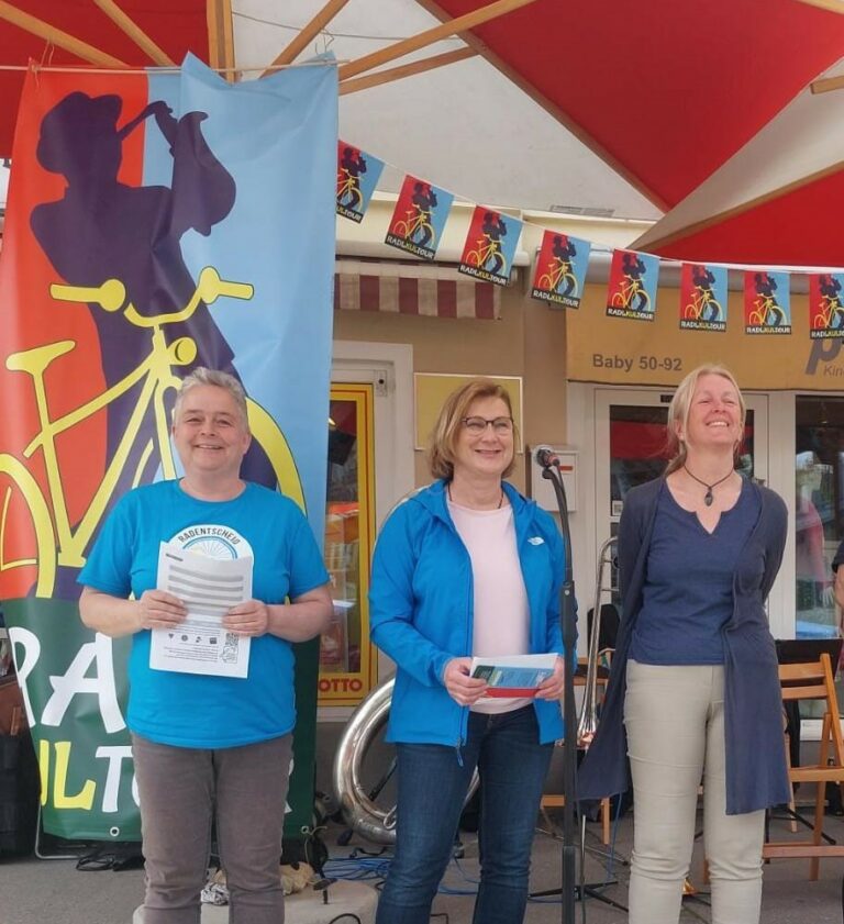 Drei Grüne Politikerinnen eröffnen das Stadtradeln in Miesbach