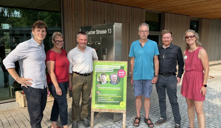 Karl Bär und Gerhard Waas informieren in Feldkirchen-Westerham zum Thema Regionale Energiegewinnung