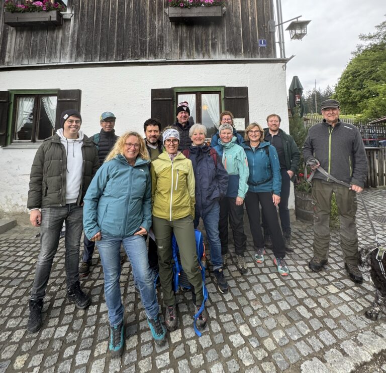 Gut vernetzt: Grüne RätInnen wandern gemeinsam